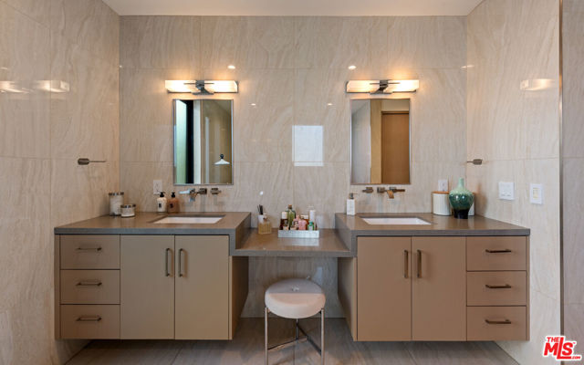 836 N Ogden Drive, Los Angeles CA: https://media.crmls.org/mediaz/517ce4a0-8aa1-4e66-a0ba-de6e8824da51.jpg