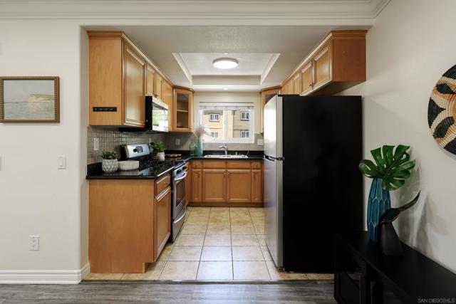 5033 Los Morros Way, Oceanside CA: https://media.crmls.org/mediaz/517cf432-e40c-4a58-8054-b92cc071ab26.jpg