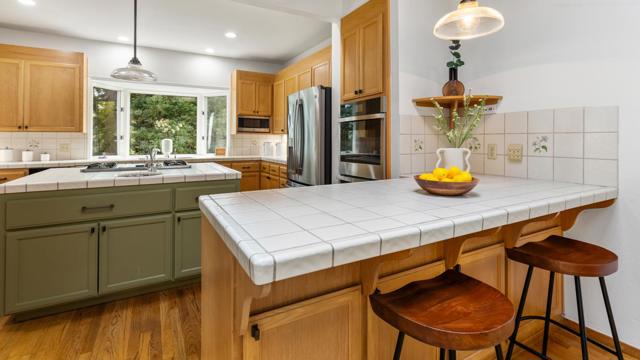 760 La Mesa Drive, Portola Valley CA: https://media.crmls.org/mediaz/517cff6a-57b7-423f-8395-6bf2f8644b8b.jpg