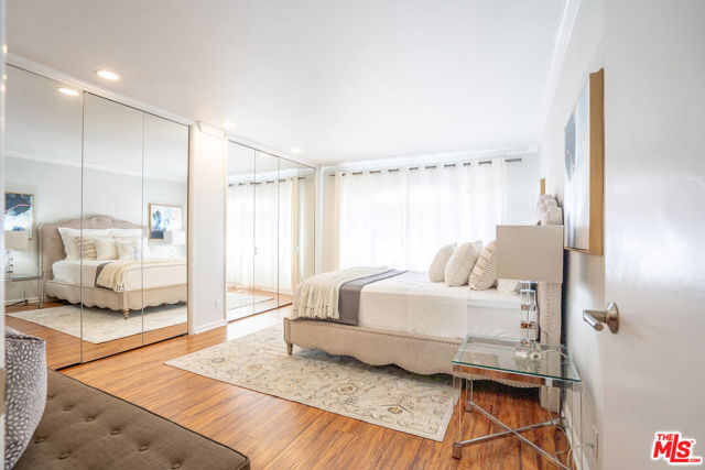 818 S Lucerne Boulevard, Los Angeles CA: https://media.crmls.org/mediaz/517d8ccd-12a1-4d6a-a7e4-30d48cc87b1b.jpg