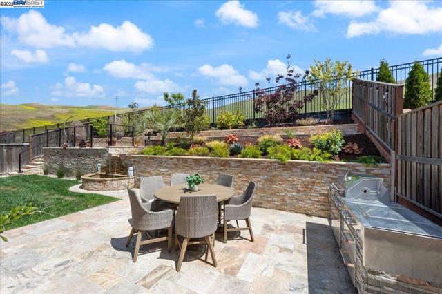 7259 Lembert Hills Dr, Dublin CA: https://media.crmls.org/mediaz/517e1843-e88a-4c7f-b9d0-a1dc70c18901.jpg