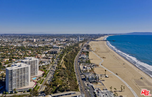 201 Ocean Avenue, Santa Monica CA: https://media.crmls.org/mediaz/517e1940-31bd-4646-b945-5876e823b667.jpg