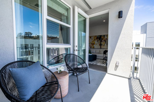 5075 Camino De La Siesta, San Diego CA: https://media.crmls.org/mediaz/517e19b9-0099-401d-b538-7435a96cae9e.jpg