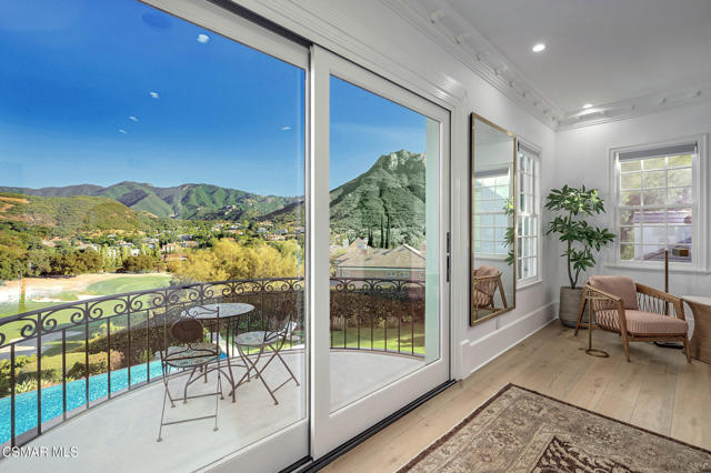 508 W Stafford Road, Thousand Oaks CA: https://media.crmls.org/mediaz/517e92e4-9193-4efc-b686-1ed92f217b70.jpg