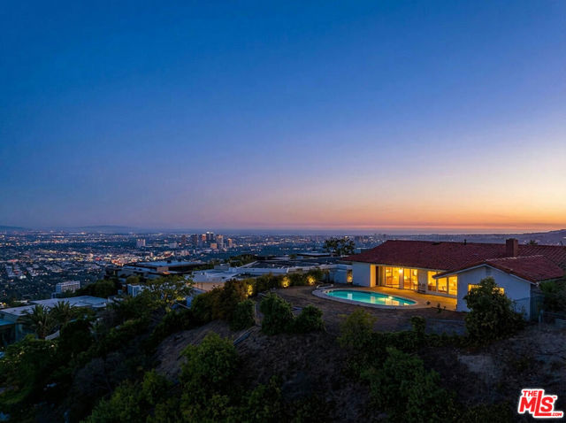 9323 Nightingale Drive, Los Angeles CA: https://media.crmls.org/mediaz/517ec677-17e4-482d-a070-bc9860bfd933.jpg