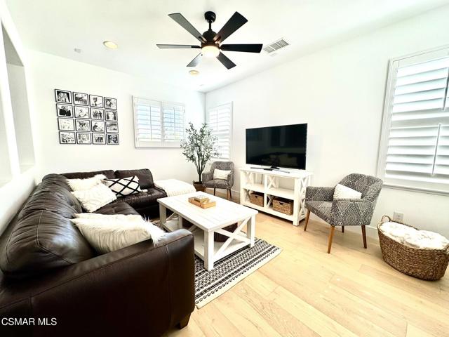 4984 Corral Street, Simi Valley CA: https://media.crmls.org/mediaz/517ee525-0ecf-4da7-beee-d4b48b2fb0b9.jpg