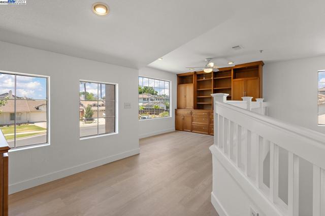 1387 Meadow Ct, Livermore CA: https://media.crmls.org/mediaz/517f1246-e118-4c04-a8ee-7c02dd1b5391.jpg