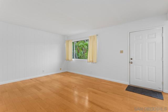 709 Sunflower St, Encinitas CA: https://media.crmls.org/mediaz/517f296b-3474-4ed3-a130-9039adf01ea5.jpg