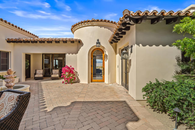 31 Hillcrest Drive, Rancho Mirage CA: https://media.crmls.org/mediaz/517f33d8-e44d-4aad-8100-9e4ce3a10911.jpg