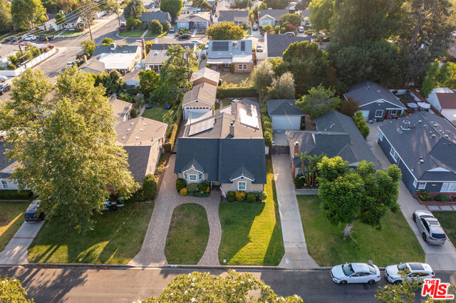 5711 Colbath Avenue, Valley Glen CA: https://media.crmls.org/mediaz/517f3ddf-7312-4640-8de6-bcd84483af22.jpg