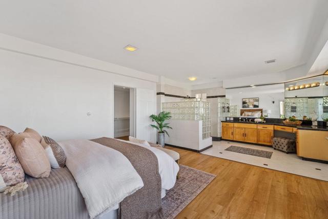 220 Shoreview Drive, Aptos CA: https://media.crmls.org/mediaz/5180251f-2b05-4a56-a4cc-d6fd738ea82d.jpg