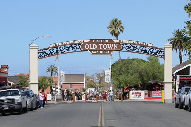 3975 Hortensia Street, San Diego CA: https://media.crmls.org/mediaz/518038c5-0f3a-4812-a9e3-3ec2f65ef5f9.jpg