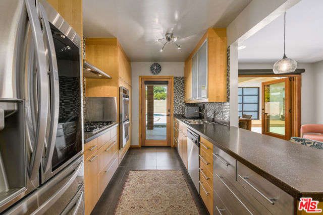 18839 Plummer Street, Northridge CA: https://media.crmls.org/mediaz/51806c79-2687-4515-82c9-7a025ce28865.jpg