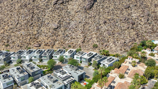 350 Goleta Way, Palm Springs CA: https://media.crmls.org/mediaz/518133e2-2bae-4d95-b0e7-05bac7595d78.jpg
