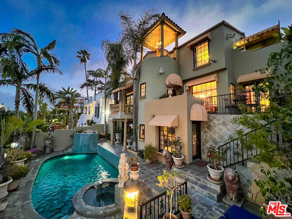 8233 Roxbury Road, Los Angeles, CA 90069