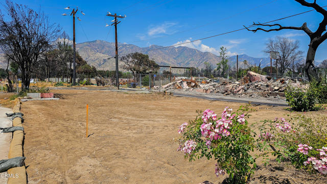 23 W Mendocino Street, Altadena CA: https://media.crmls.org/mediaz/5181b2e1-a885-4ec4-8457-73c13cb51dd4.jpg