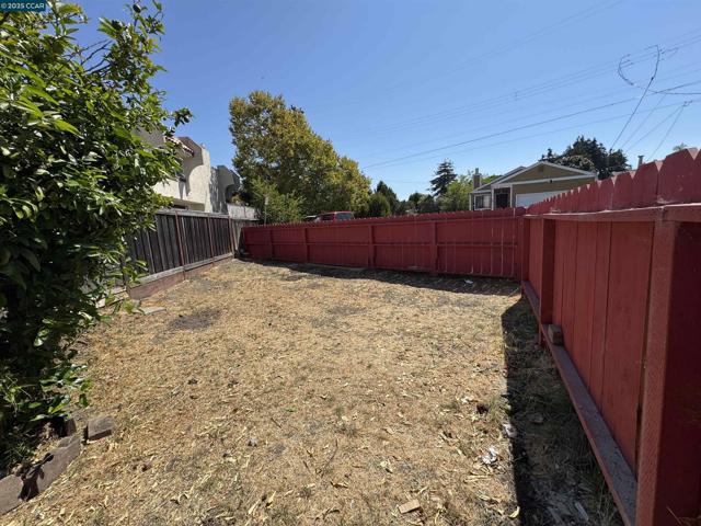 2719 Bush Ave, Richmond CA: https://media.crmls.org/mediaz/5181b923-8dfb-42ca-b317-dca968c43d9f.jpg
