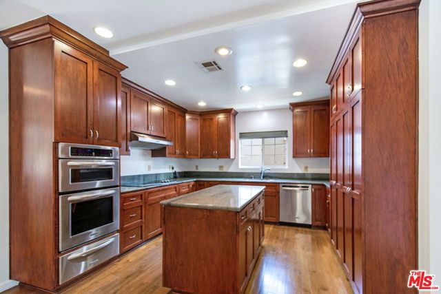 4521 Don Timoteo Drive, Los Angeles CA: https://media.crmls.org/mediaz/51820cae-812b-489b-9c0e-b132b29213d7.jpg
