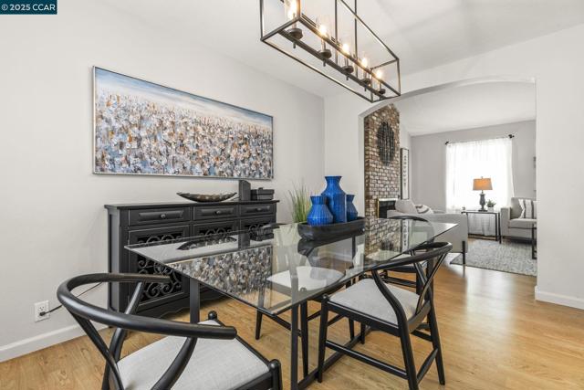 245 Parkview Ter, Vallejo CA: https://media.crmls.org/mediaz/51826ac8-a469-4a21-b3ff-73d0e80c9281.jpg