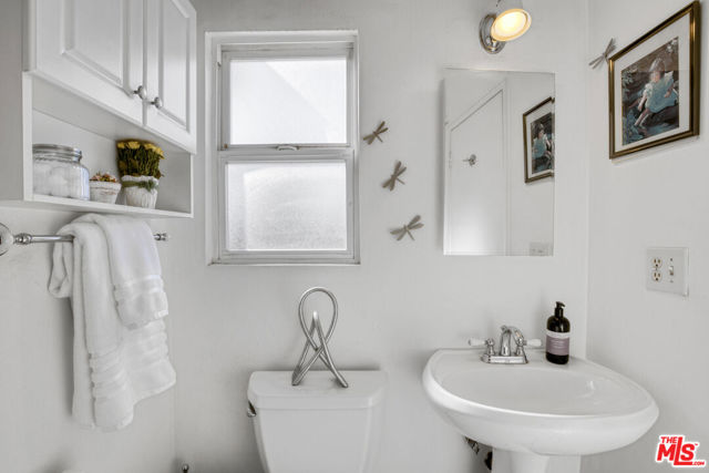 9610 Odessa Avenue, Northridge CA: https://media.crmls.org/mediaz/51828de9-3cba-4a18-af81-2f09a428ed8f.jpg