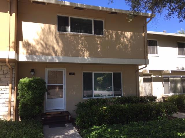 3 Comstock Queen Court, Mountain View CA: https://media.crmls.org/mediaz/5182a390-3c4b-4075-9546-5633bd30e886.jpg