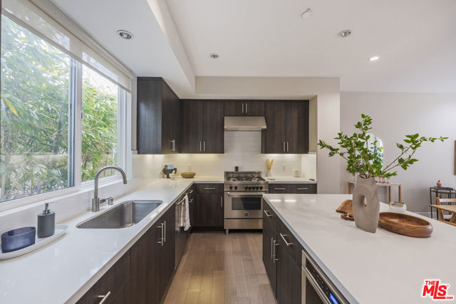 1400 N Fuller Avenue, Los Angeles CA: https://media.crmls.org/mediaz/51830095-2feb-4e16-820d-1c74a1e9e497.jpg