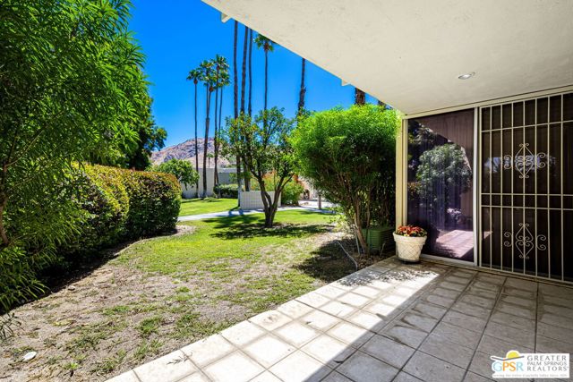 493 Desert Lakes Drive, Palm Springs CA: https://media.crmls.org/mediaz/51838d28-ea1d-4eef-9810-babed2390a04.jpg