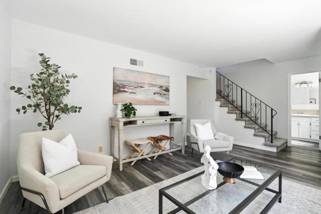 946 Laguna Avenue, Burlingame CA: https://media.crmls.org/mediaz/51838d30-b7fe-4df6-a649-e605c8184b7e.jpg