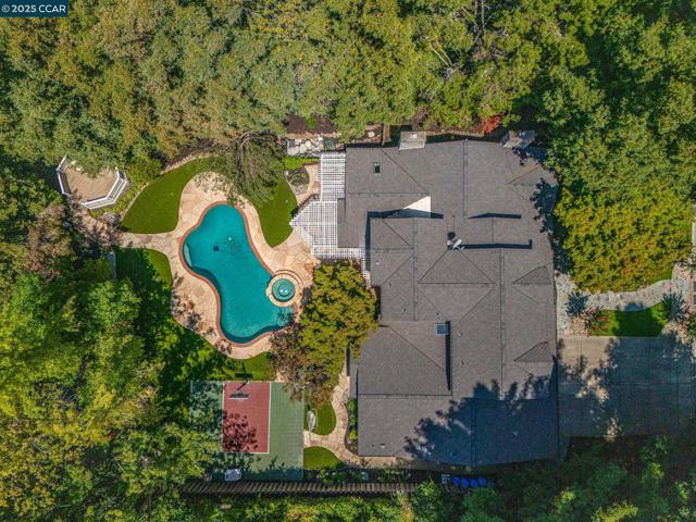 2145 Deer Oak Way, Danville CA: https://media.crmls.org/mediaz/5183b2a7-76af-4e04-b1b5-dfa10ad2fd74.jpg