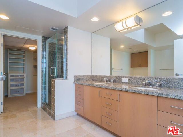 13700 Marina Pointe Drive, 420 photo 8