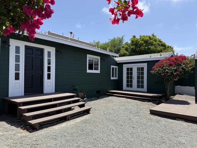 4007 Manzanita Drive, San Diego CA: https://media.crmls.org/mediaz/5183dde2-c7ae-44b8-90d0-2619f0916d01.jpg