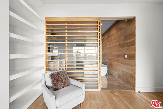 1324 Monument Street, Pacific Palisades CA: https://media.crmls.org/mediaz/51840672-f5bf-4dc1-af72-20fb38ce463a.jpg