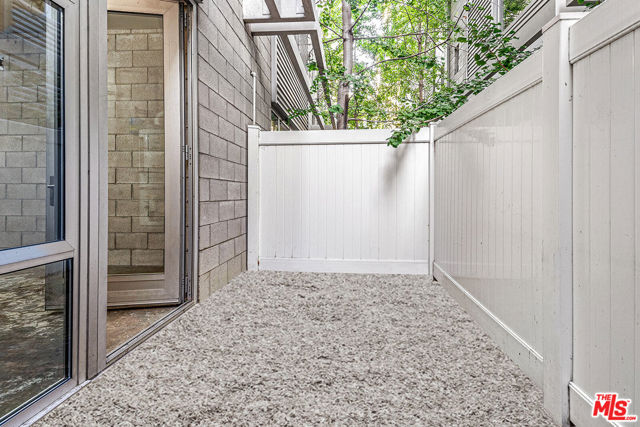 Image 11 of 15 For 3450 Cahuenga Boulevard 405