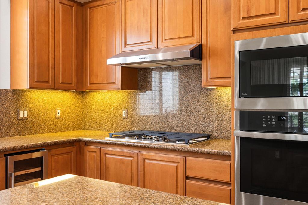 https://media.crmls.org/mediaz/51848416-1899-4699-9614-6a7bdcb0fdbb.jpg?preset=X-Large
