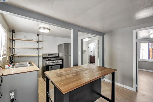 118 Sycamore St, Fremont CA: https://media.crmls.org/mediaz/5184879d-b3cb-4902-ba85-b50f773daa8e.jpg