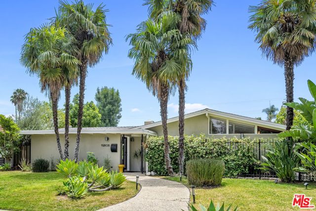 19808 Victory Boulevard photo 2