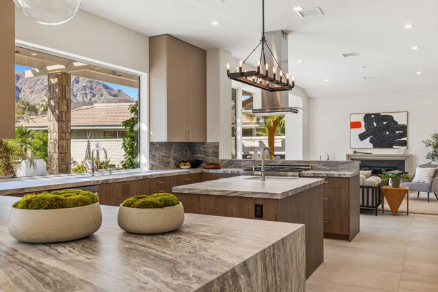 9 Regency Drive, Rancho Mirage CA: https://media.crmls.org/mediaz/5184ea7f-5dba-4e66-8af1-1dd3bbf48682.jpg