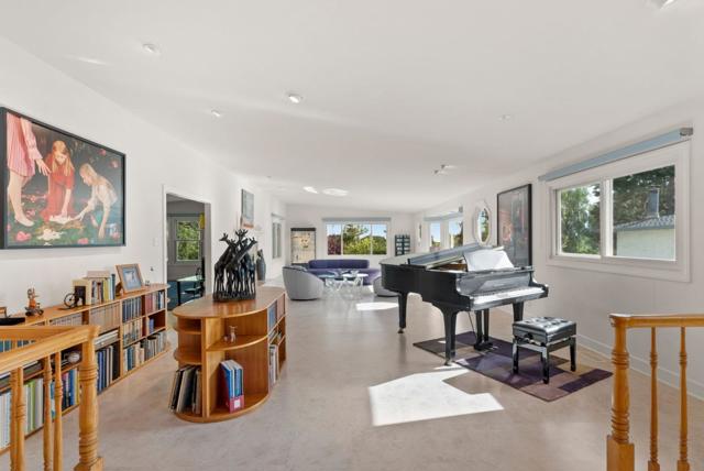 3920 Lakemead Way, Redwood City CA: https://media.crmls.org/mediaz/51851c78-98ab-4e36-9446-43b90a272c1b.jpg