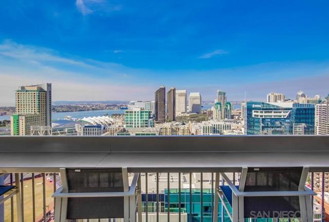 321 10th Ave, San Diego CA: https://media.crmls.org/mediaz/51854b16-b399-4382-88f9-ca598687f355.jpg