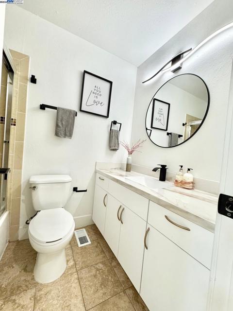 20595 Center St, Castro Valley CA: https://media.crmls.org/mediaz/518558bb-9bd1-4081-bf37-8c346514064d.jpg