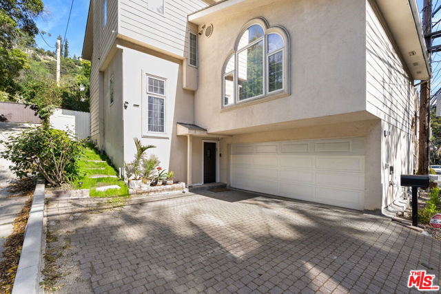1110 N Beverly Glen Boulevard, Los Angeles CA: https://media.crmls.org/mediaz/518580ca-00b8-493d-82c5-4a2490743c73.jpg