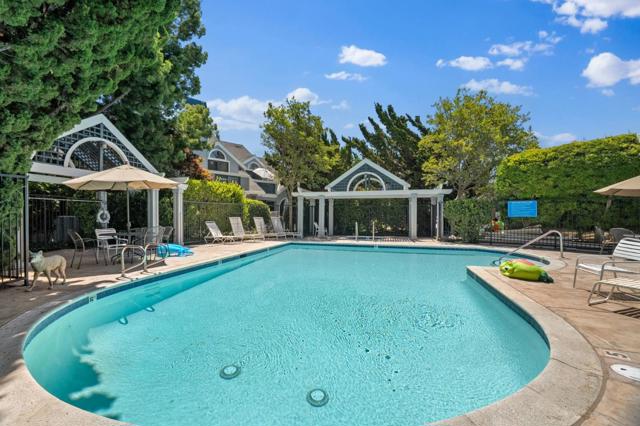 462 Mountain Laurel Court, Mountain View CA: https://media.crmls.org/mediaz/5185bd46-a667-4dad-8eb6-590c2435d43a.jpg