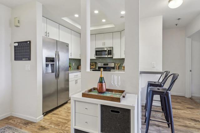 2445 Brant St, San Diego CA: https://media.crmls.org/mediaz/5185f6c7-0f7f-4432-b558-069fa2532433.jpg