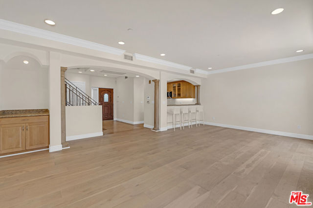 1022 10th Street, Santa Monica CA: https://media.crmls.org/mediaz/51860e97-b37c-4bb1-8b1e-7cd792ae9a00.jpg