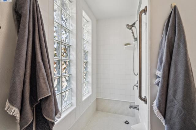 589 TAHOS ROAD, Orinda CA: https://media.crmls.org/mediaz/51861bc4-1d48-44d1-ac36-4563d59702fc.jpg