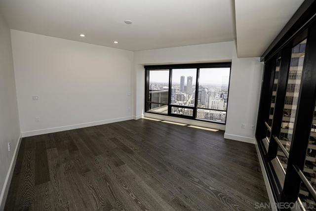 100 Harbor Drive, San Diego CA: https://media.crmls.org/mediaz/51868c8c-fbd0-4c4b-89af-5c532f4e5c5c.jpg