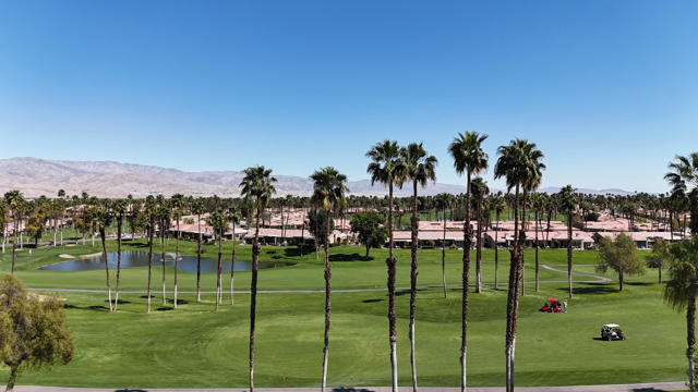 39432 Narcissus Way, Palm Desert CA: https://media.crmls.org/mediaz/51870d06-b914-403c-91be-6df062c251b5.jpg