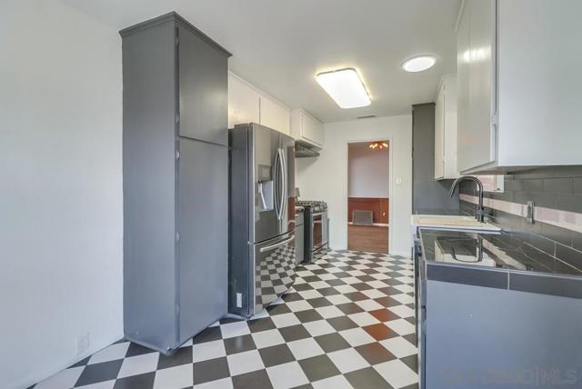 3518 Isla Vista Dr, San Diego CA: https://media.crmls.org/mediaz/518763e9-bf4a-43d1-b4cf-0e4c497969c8.jpg