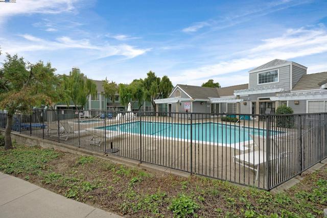 205 Dursey Dr, Pinole CA: https://media.crmls.org/mediaz/51878a13-9531-4d6d-9607-1b6004317602.jpg