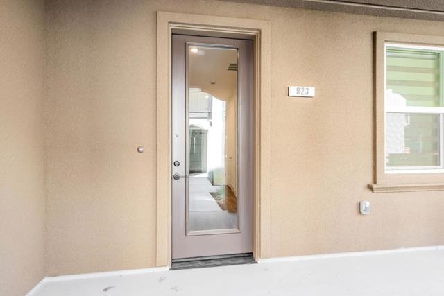 923 Layola Lane, Morgan Hill CA: https://media.crmls.org/mediaz/51879a6c-91bc-4edb-8b8b-a6f2d9cd3508.jpg